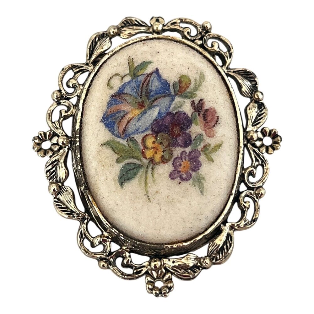 Vintage 1970s Floral Cameo Style Brooch Gold Tone Ornate Frame - 6R